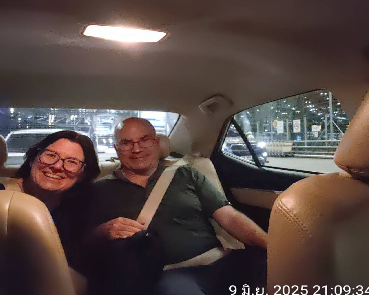 เหมารถพร้อมคนขับสกลนคร